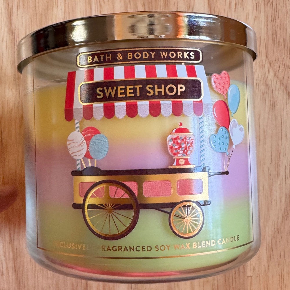 Bath & Body Works Sweet Shop Rainbow Gradient Scented Candle - Picture 3 of 3